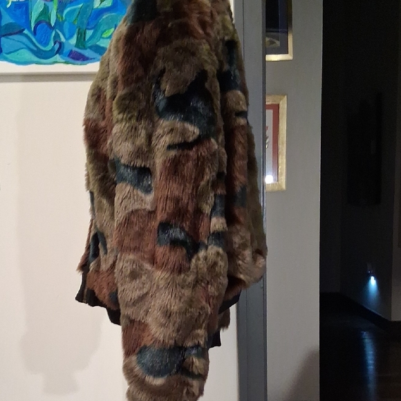 Chic Faux Fur Bomber Jacket - Brown and Black - Picture 4 of 5